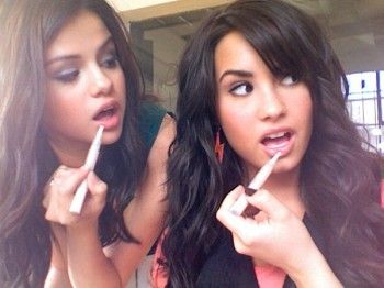 demi-lovato-and-selena-gomez-bff.jpg